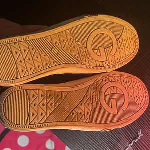 Black flat shoes. Size 8